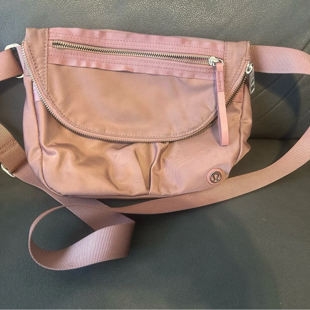 lululemon athletica Rose Crossbody Bag - Picture 1 of 11